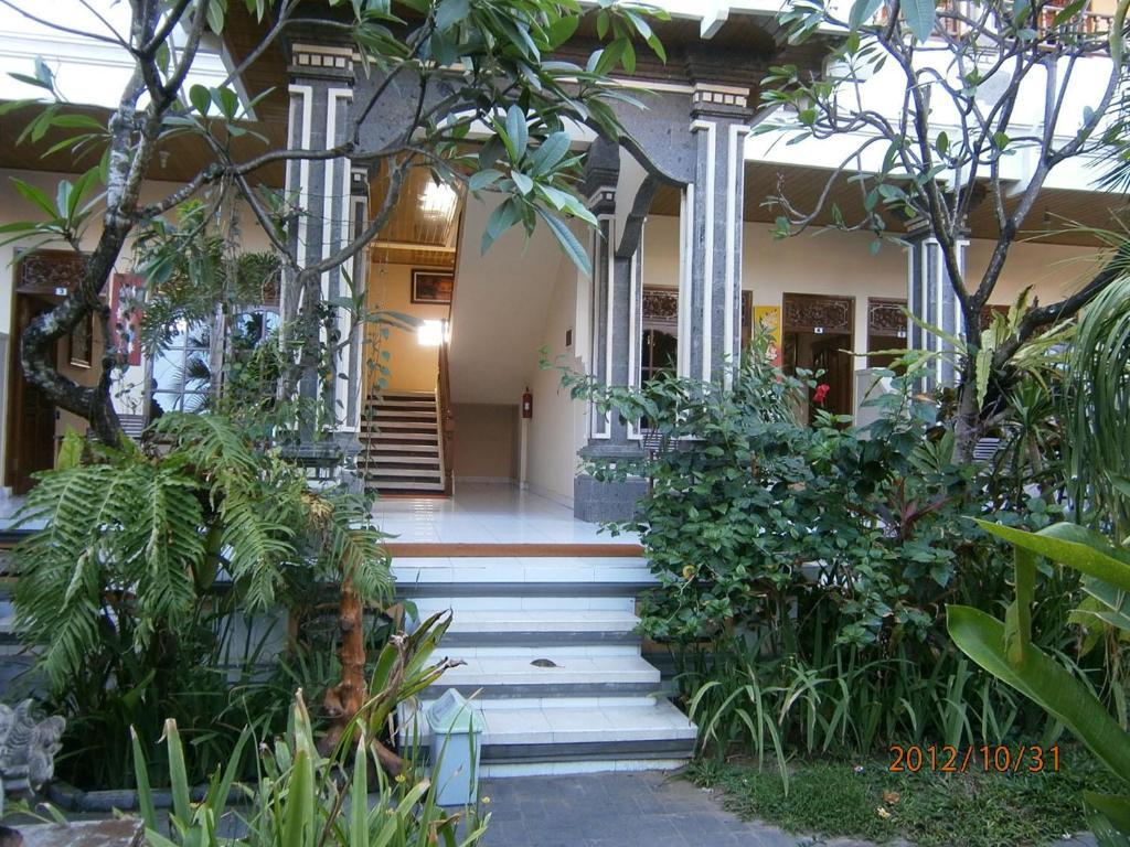 Adus Beach Inn Legian Exterior foto